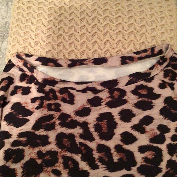 ๐ฅณHP 11/22 Leopard pullover long sleeve top sz medium 22โ bust flat - Picture 7 of 7